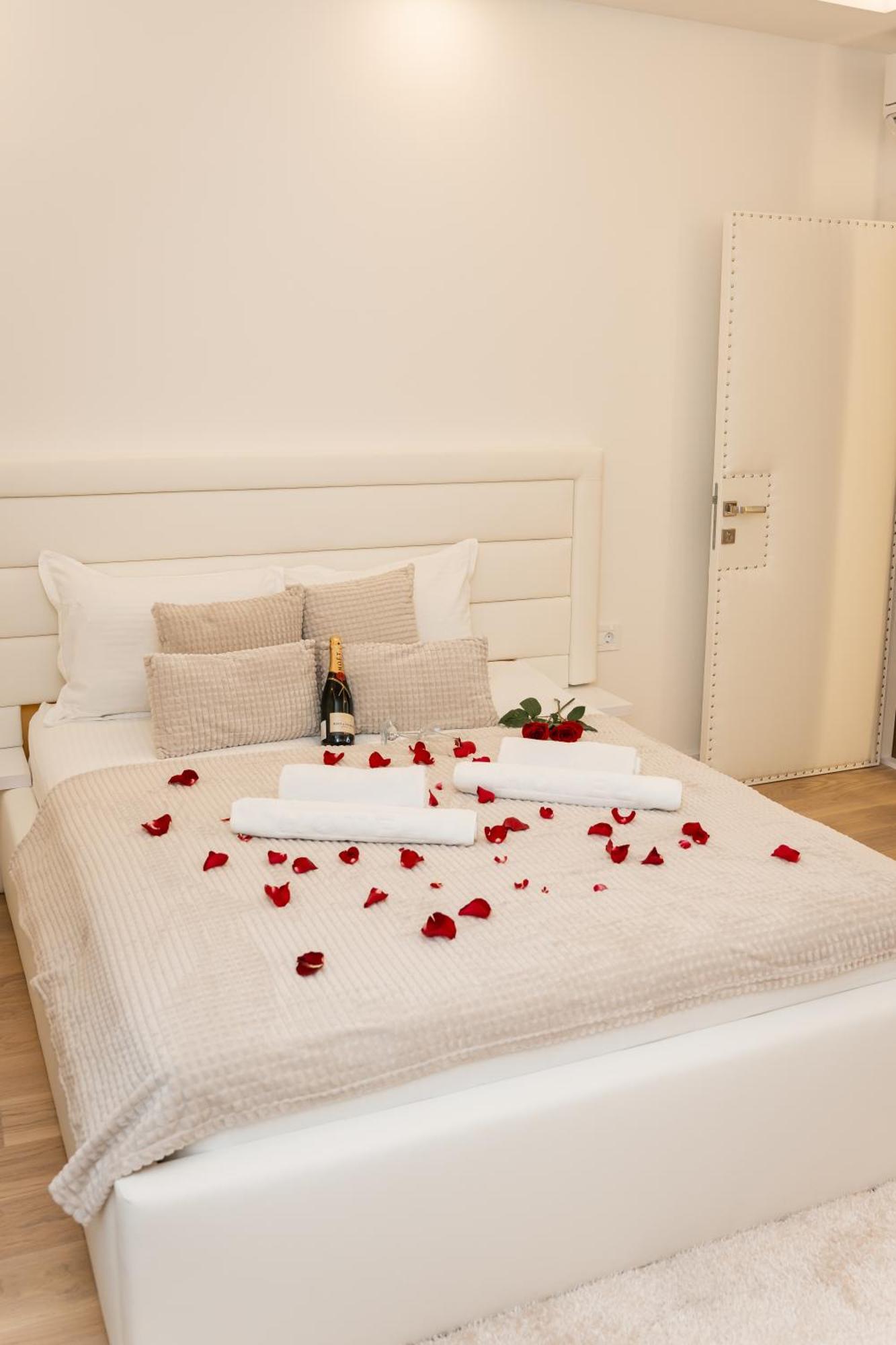 Sinfonia Lux Apartment Belgrade Luaran gambar