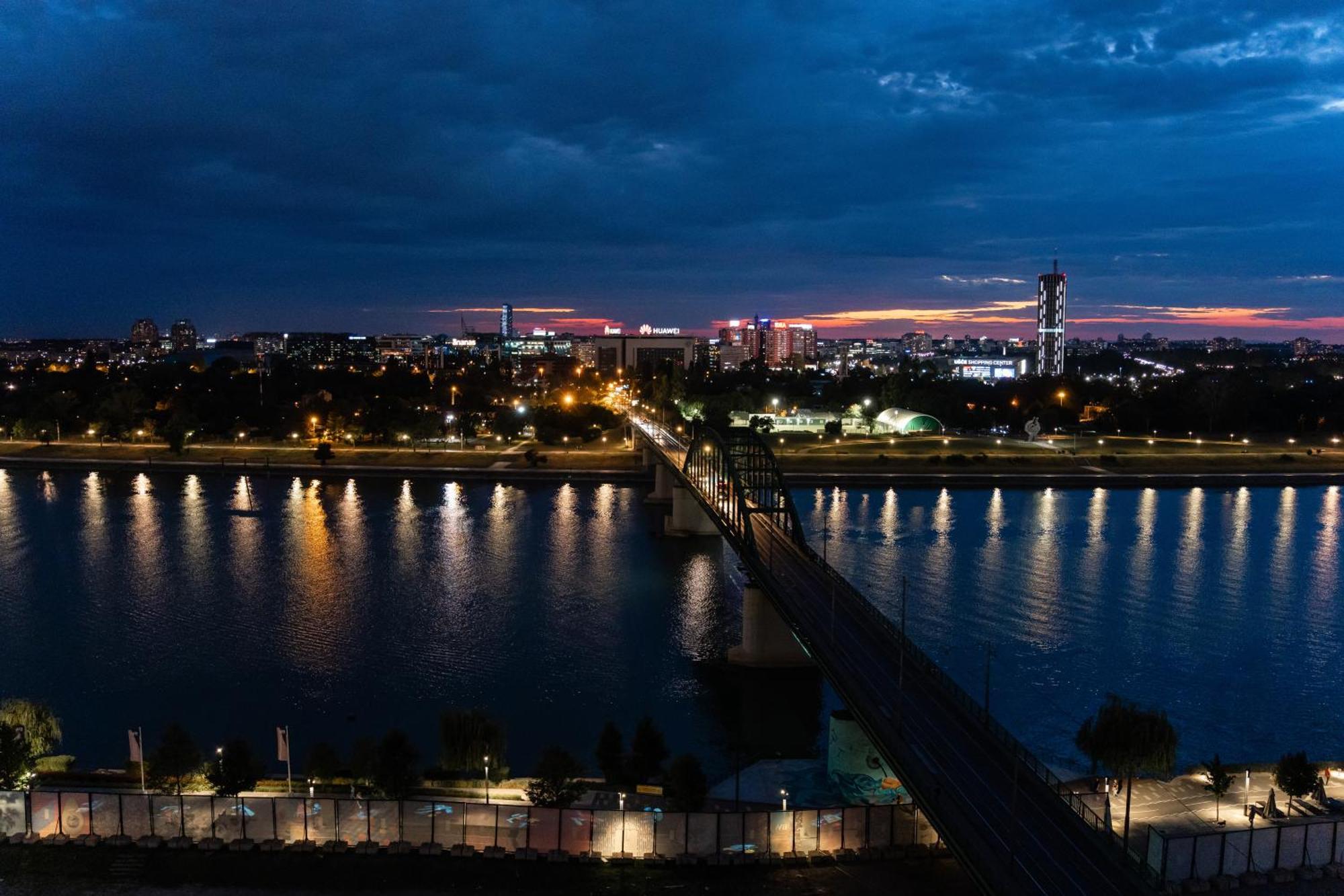 Sinfonia Lux Apartment Belgrade Luaran gambar